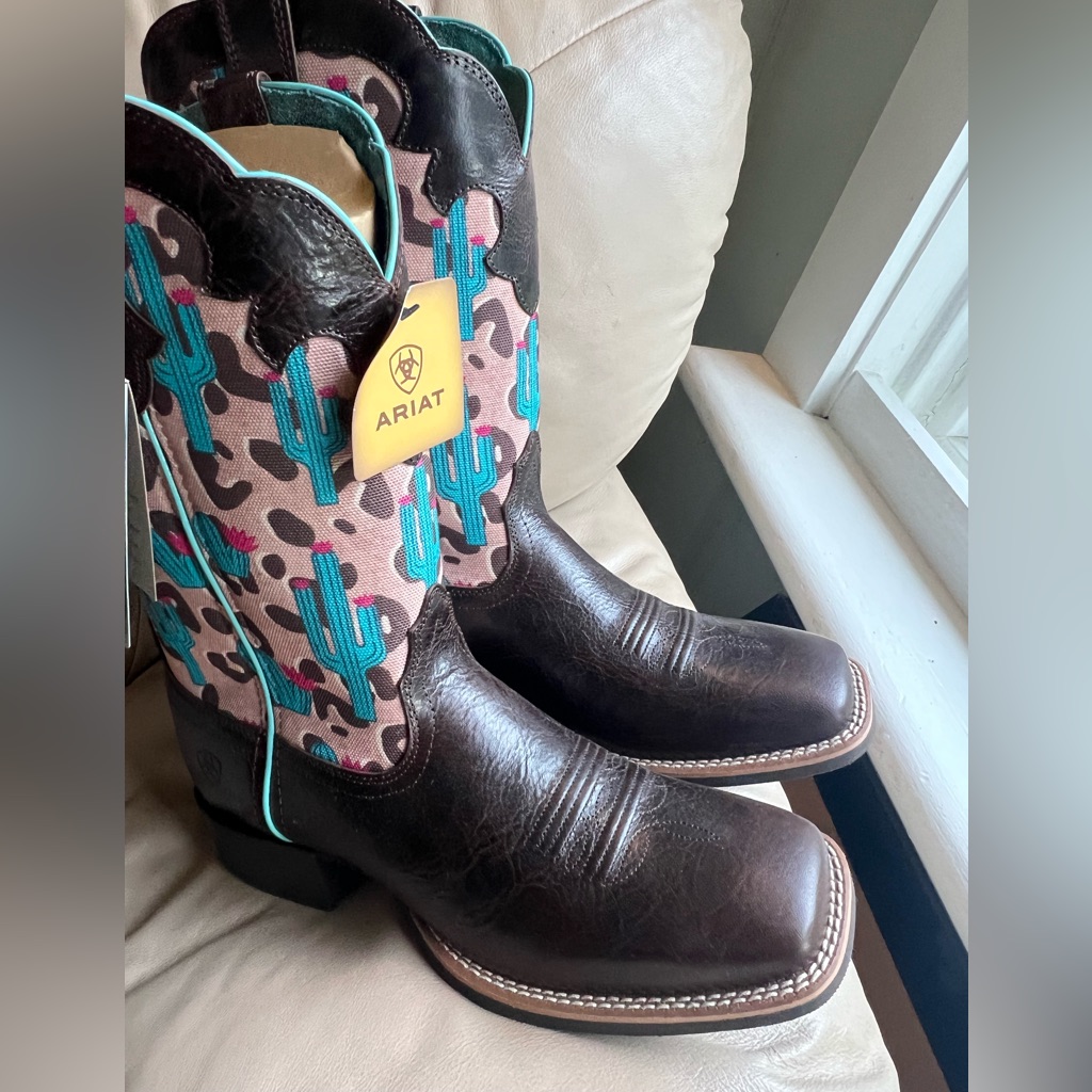 New Ariat Square Toed Womens Boots